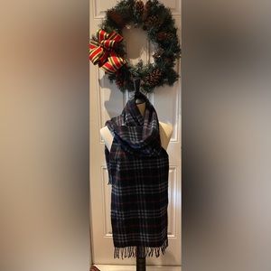 Burberry 100% navy cashmere scarf ( classic plaid)